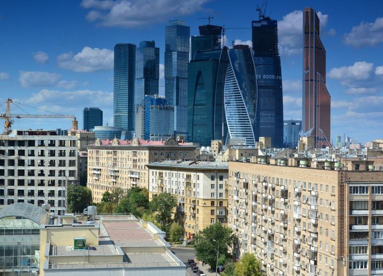 Европа Билдинг: Виды из окон